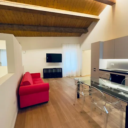 Vacanze Chic Nel Cuore Di Apartmán Pesaro